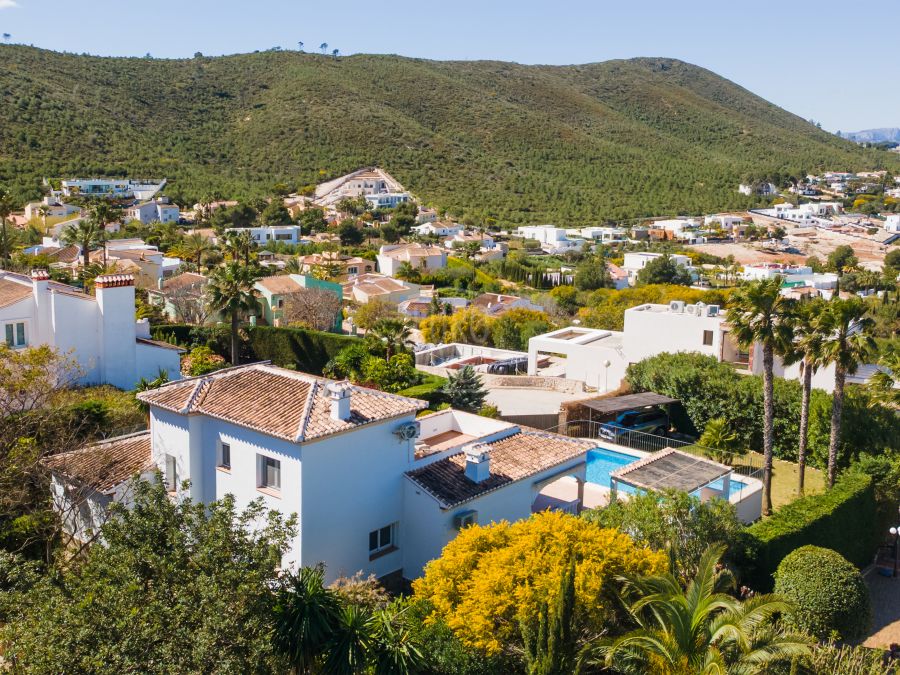 Exclusive sunny, move-in ready villa Silva in Jávea with stunning Montgó views