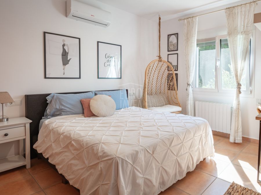 Exclusive sunny, move-in ready villa Silva in Jávea with stunning Montgó views