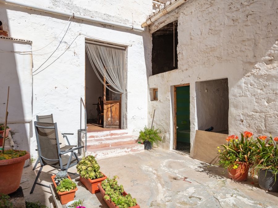 Charming village house for renovation in Jávea’s old town