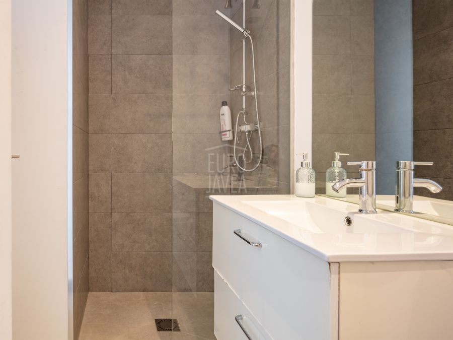 Villa Canto, modern luxury with pool and views of Montgó