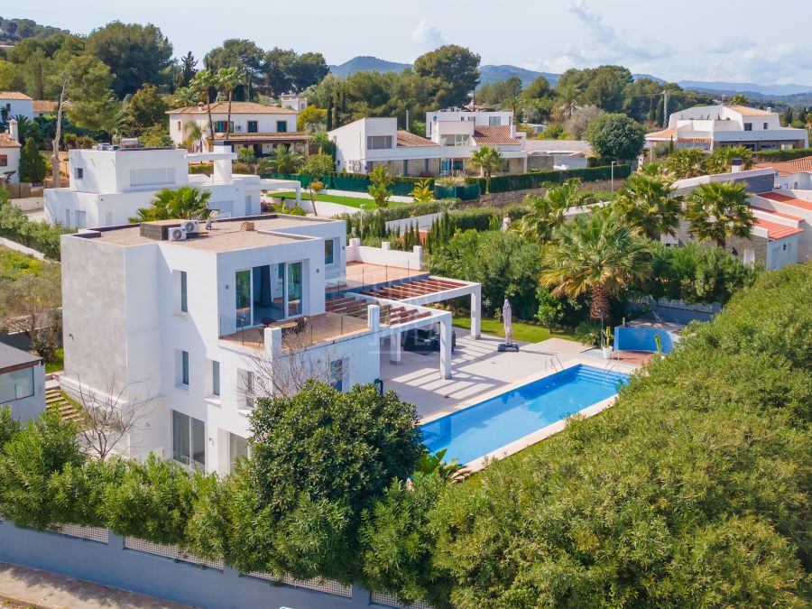 Villa Canto, modern luxury with pool and views of Montgó