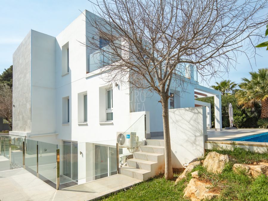 Villa Canto, modern luxury with pool and views of Montgó