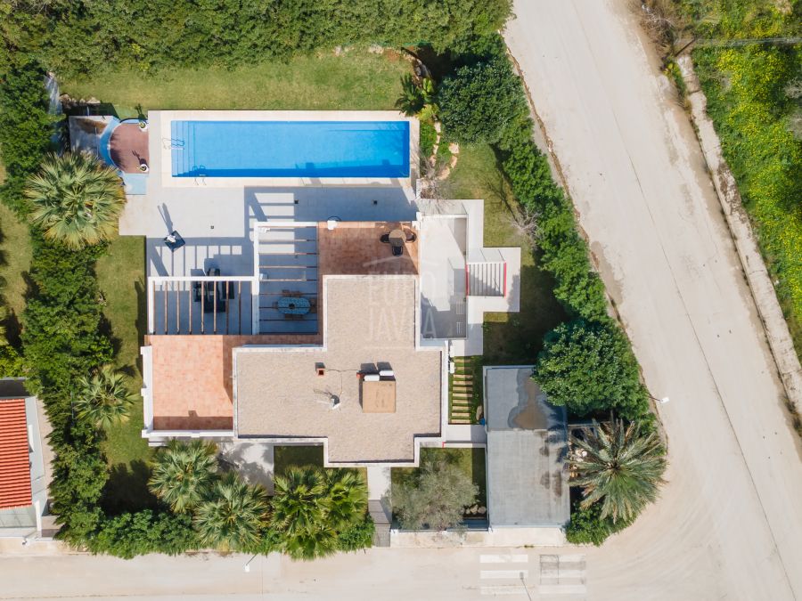 Villa Canto, modern luxury with pool and views of Montgó