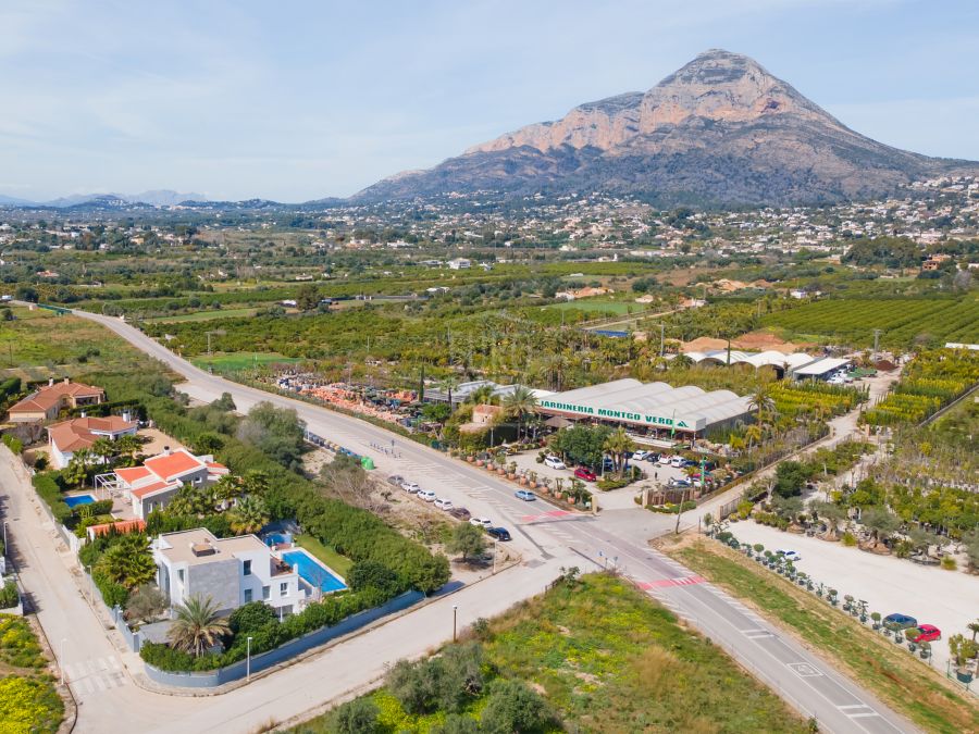 Villa Canto, modern luxury with pool and views of Montgó