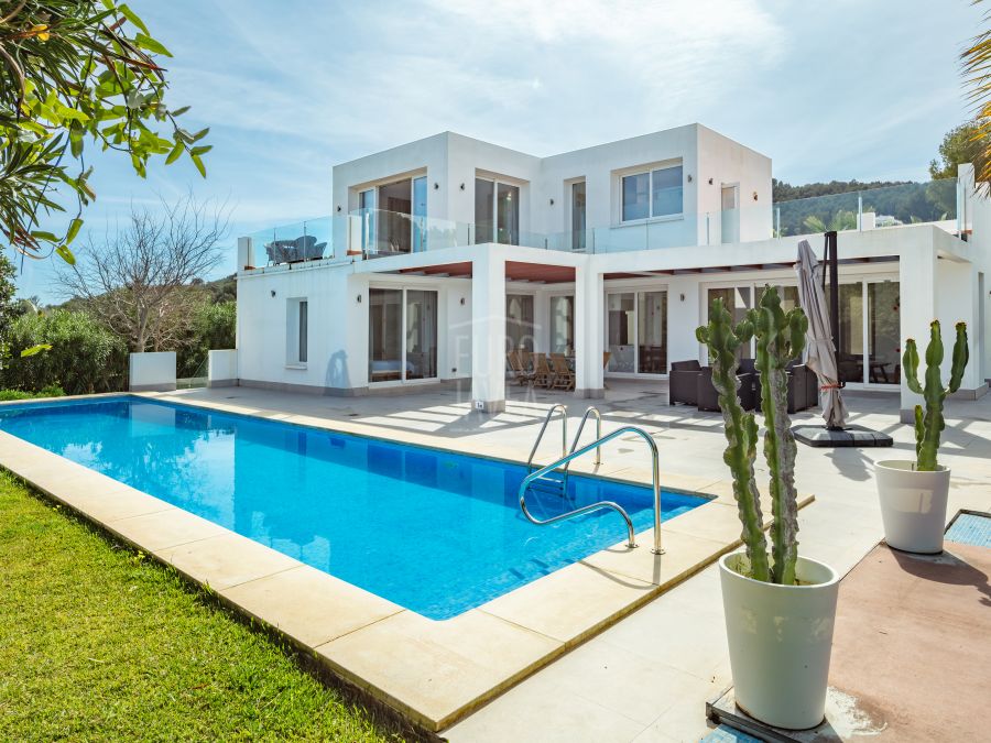 Villa Canto, modern luxury with pool and views of Montgó