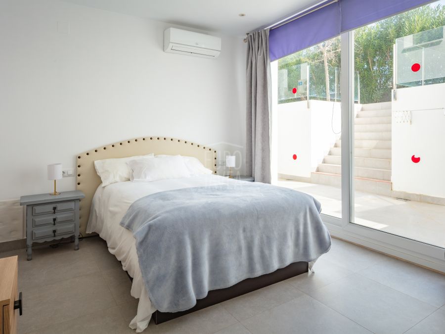 Villa Canto, modern luxury with pool and views of Montgó