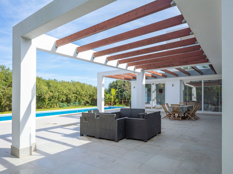 Villa Canto, modern luxury with pool and views of Montgó