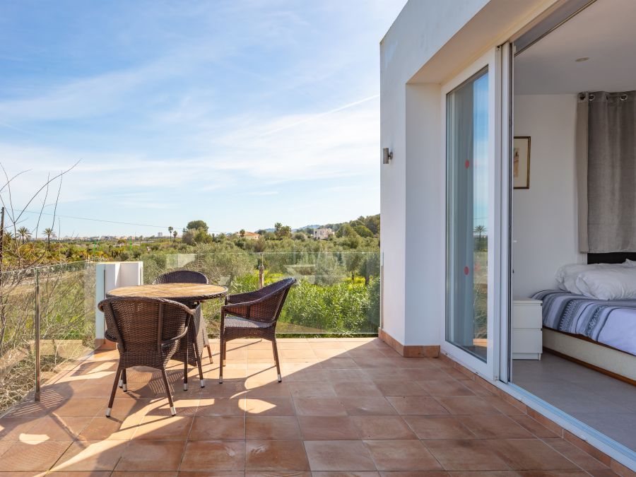 Villa Canto, modern luxury with pool and views of Montgó