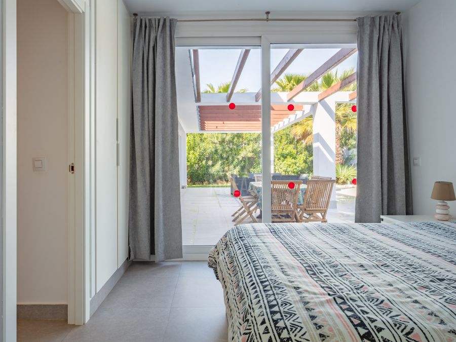 Villa Canto, modern luxury with pool and views of Montgó