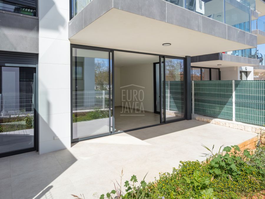 New-Build Ground Floor Apartment with large south facing terrace in the Port of Jávea