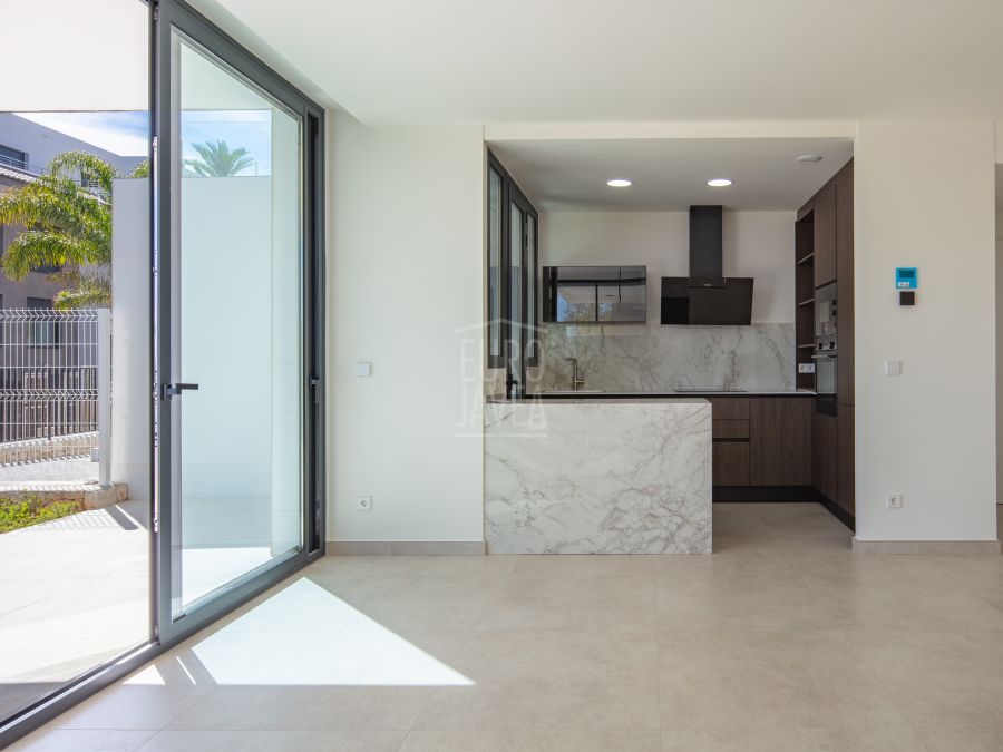 New-Build Ground Floor Apartment with large south facing terrace in the Port of Jávea