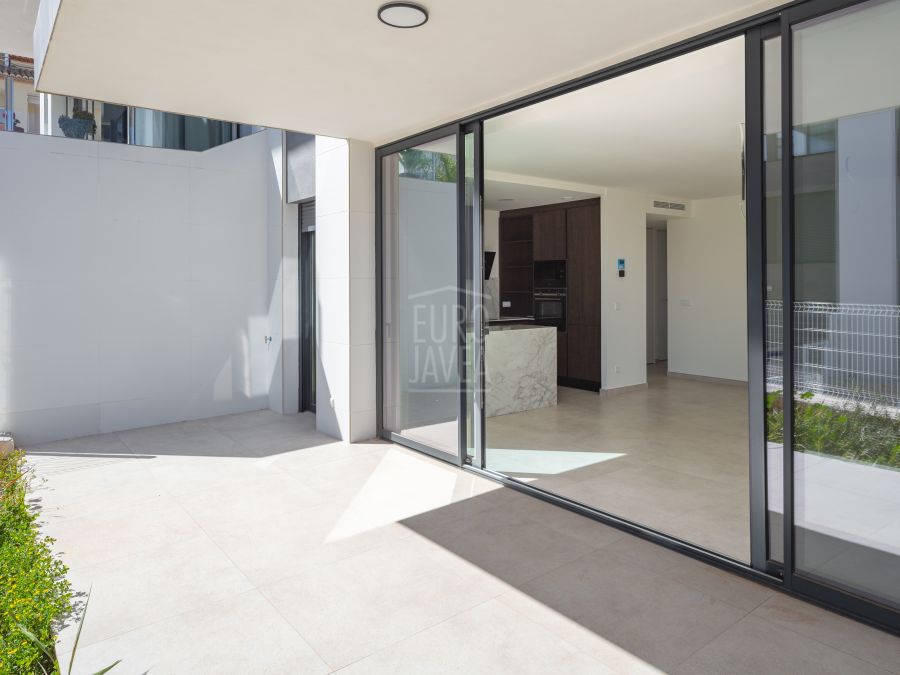 New-Build Ground Floor Apartment with large south facing terrace in the Port of Jávea