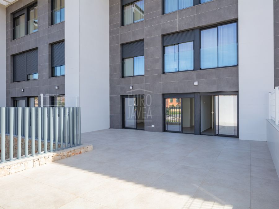 New-Build Ground Floor Apartment with large south facing terrace in the Port of Jávea