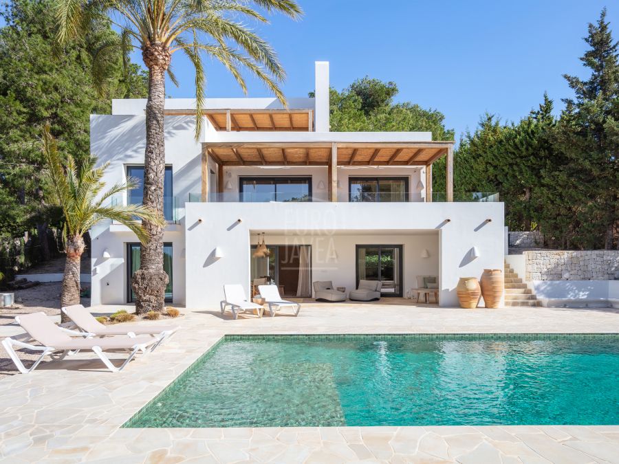 Ca La Vida, a Mediterranean luxury villa exclusively for sale in Balcón al Mar