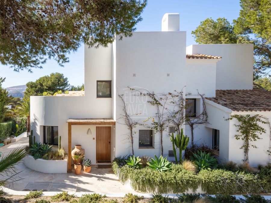 Ca La Vida, a Mediterranean luxury villa exclusively for sale in Balcón al Mar