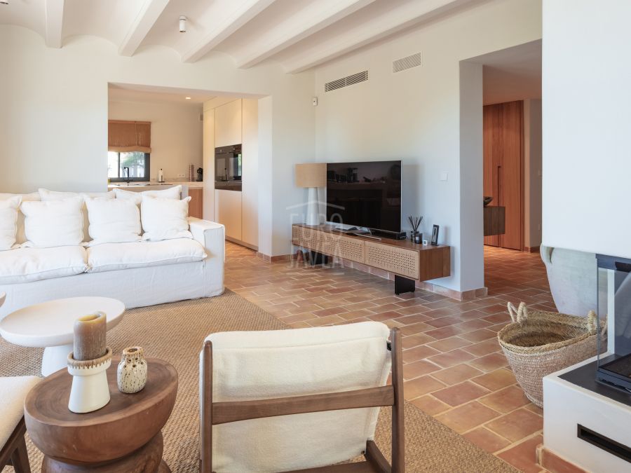 Ca La Vida, a Mediterranean luxury villa exclusively for sale in Balcón al Mar