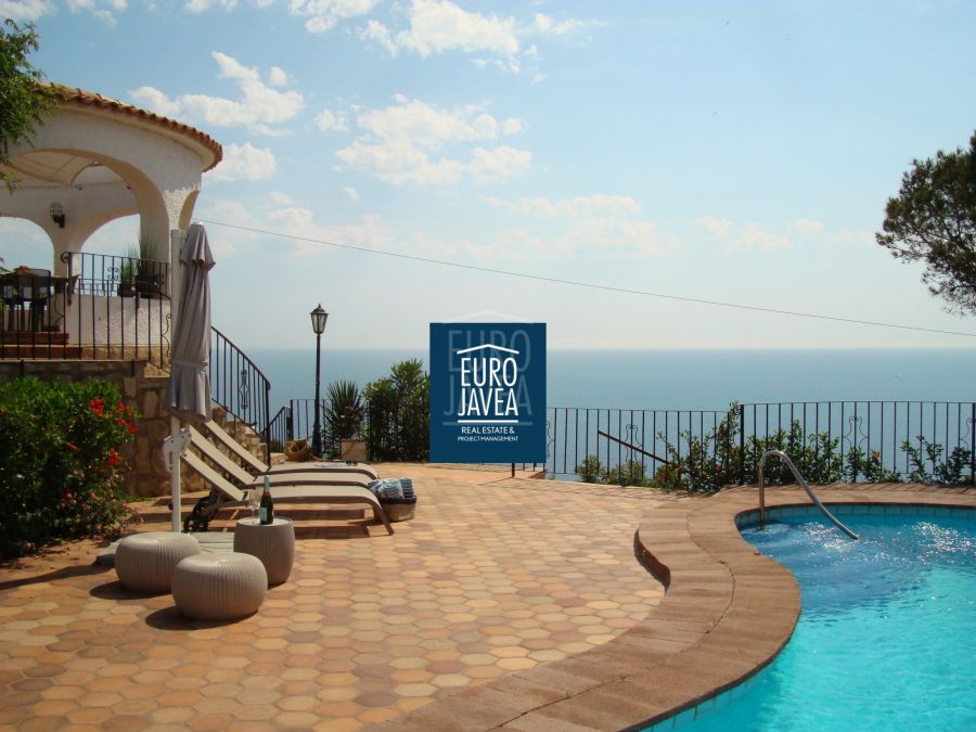 Villa Magdalena, op de eerste lijn met spectaculair uitzicht op zee