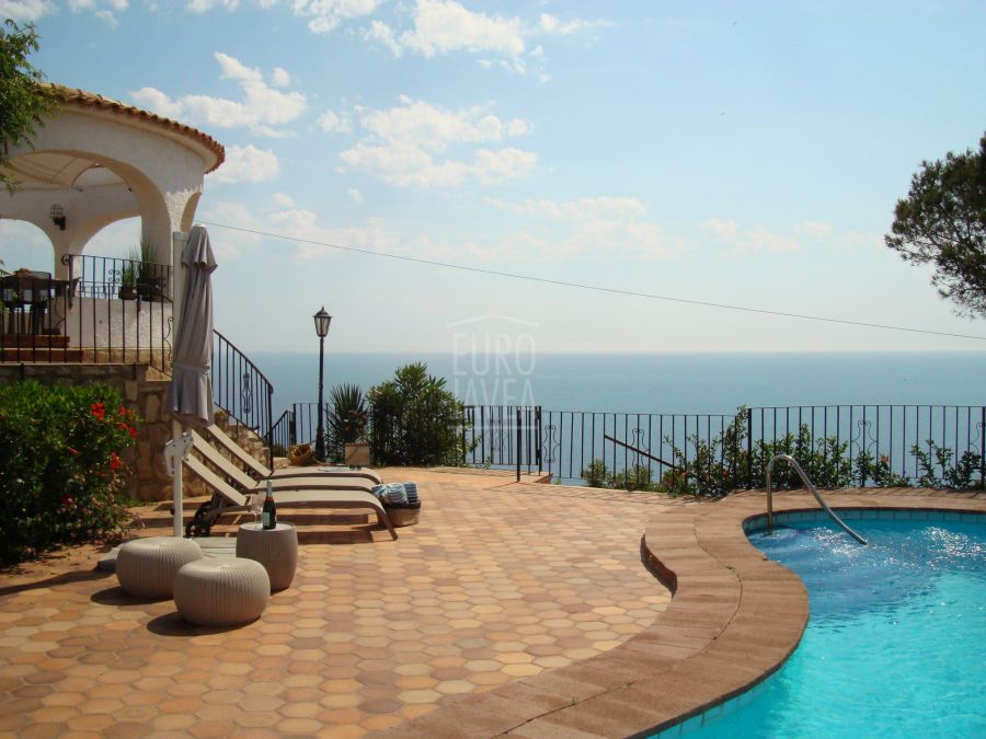 Villa Magdalena, op de eerste lijn met spectaculair uitzicht op zee