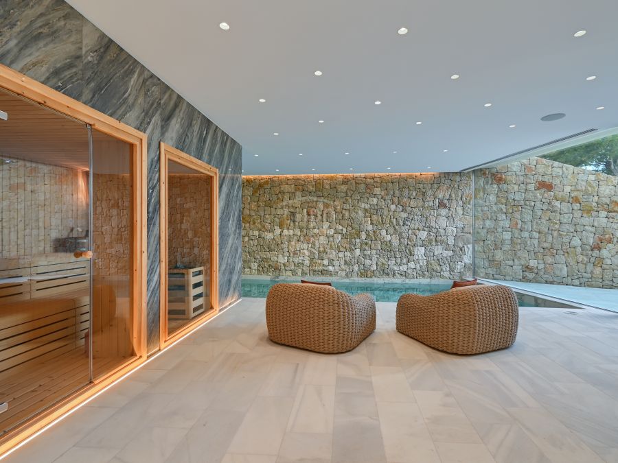 Villa Ambolo, une propriété emblématique en bord de falaise avec une vue infinie sur la mer