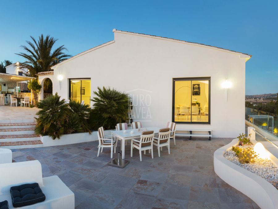 Villa Helena, élégante propriété entourée d’un magnifique paysage méditerranéen