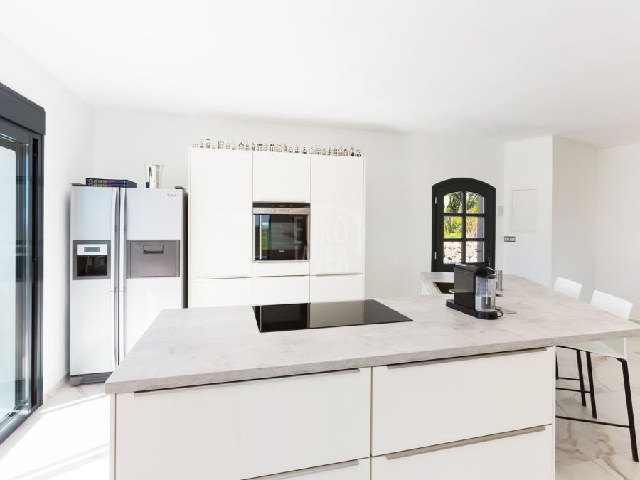 Villa Helena, élégante propriété entourée d’un magnifique paysage méditerranéen