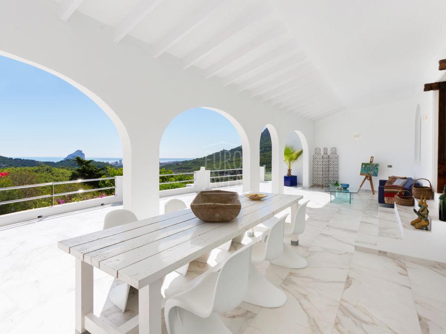 Villa Helena, élégante propriété entourée d’un magnifique paysage méditerranéen