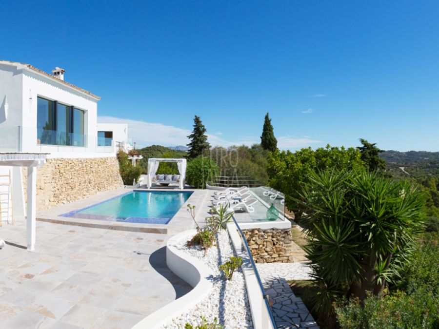 Villa Helena, élégante propriété entourée d’un magnifique paysage méditerranéen