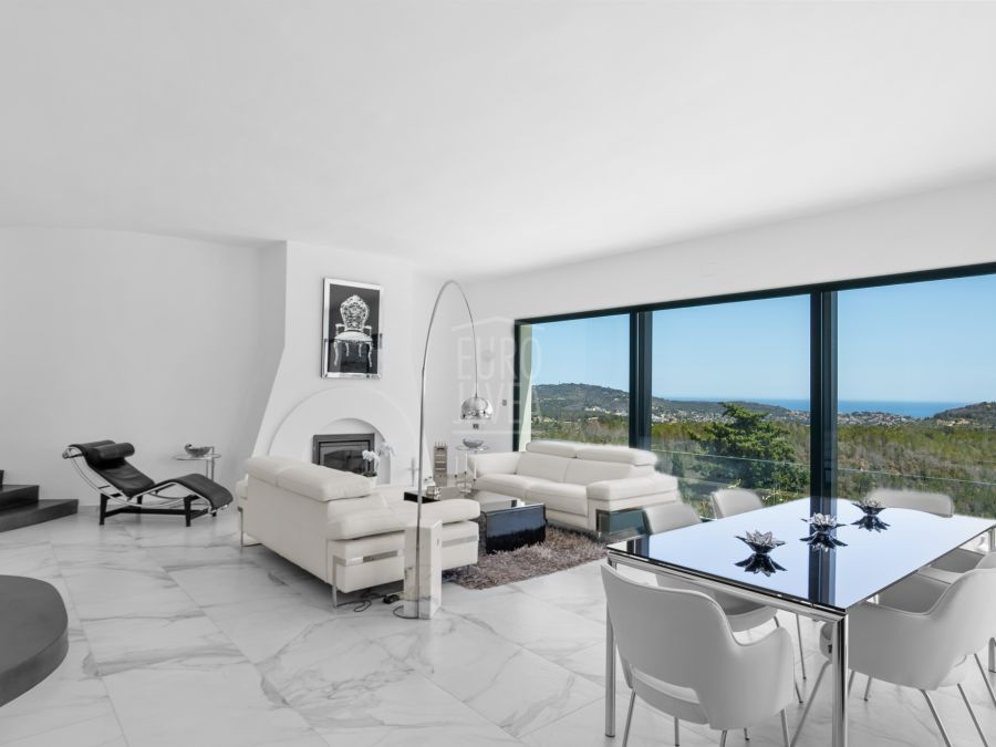 Villa Helena, élégante propriété entourée d’un magnifique paysage méditerranéen