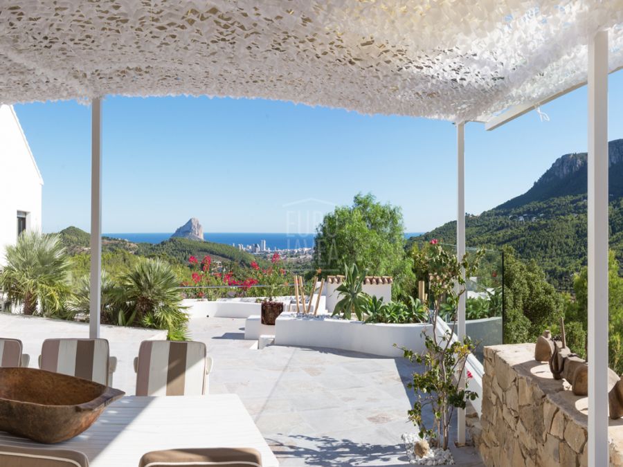 Villa Helena, élégante propriété entourée d’un magnifique paysage méditerranéen