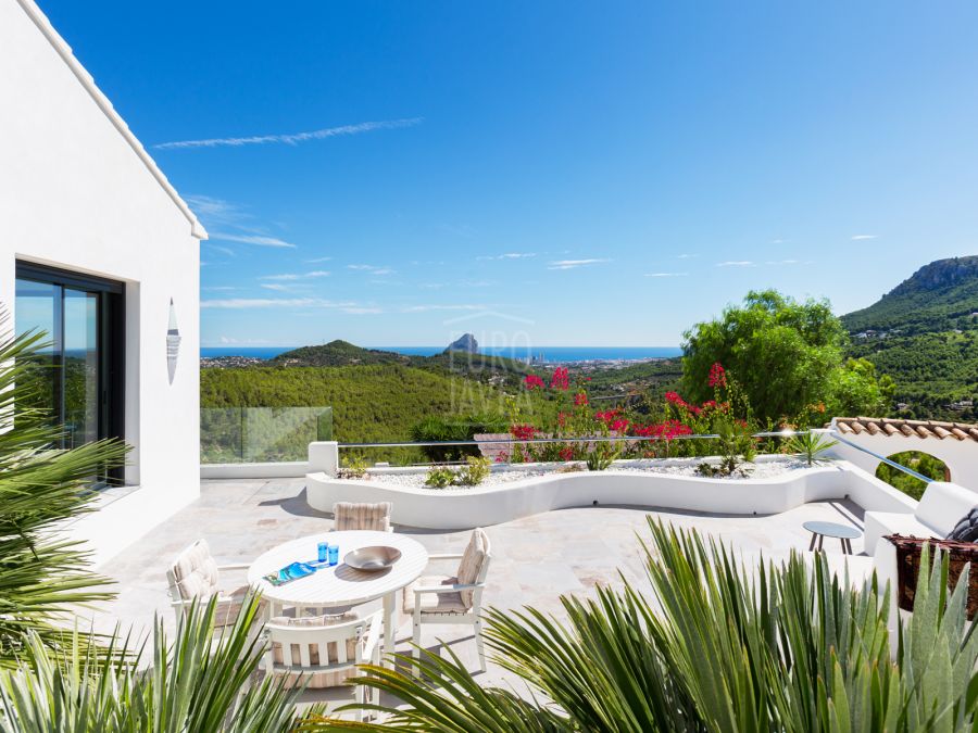 Villa Helena, élégante propriété entourée d’un magnifique paysage méditerranéen