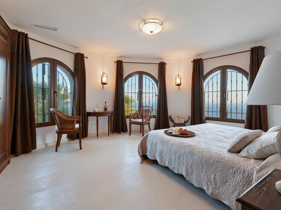 Villa méditerranéenne exceptionnelle Eden en première ligne avec des vues imprenables sur la mer