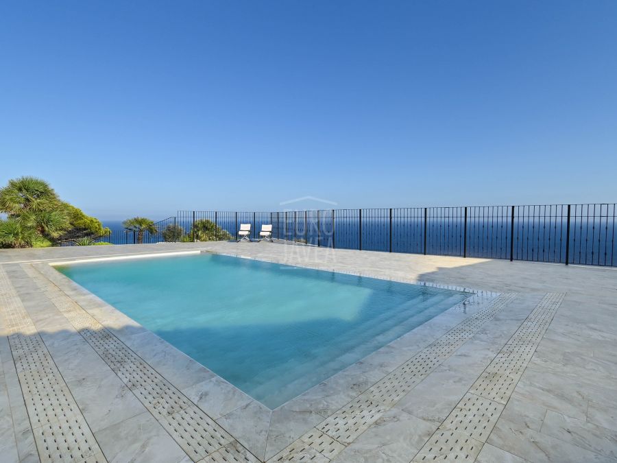 Villa méditerranéenne exceptionnelle Eden en première ligne avec des vues imprenables sur la mer