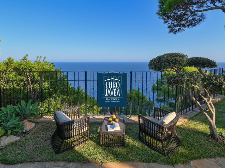 Villa méditerranéenne exceptionnelle Eden en première ligne avec des vues imprenables sur la mer