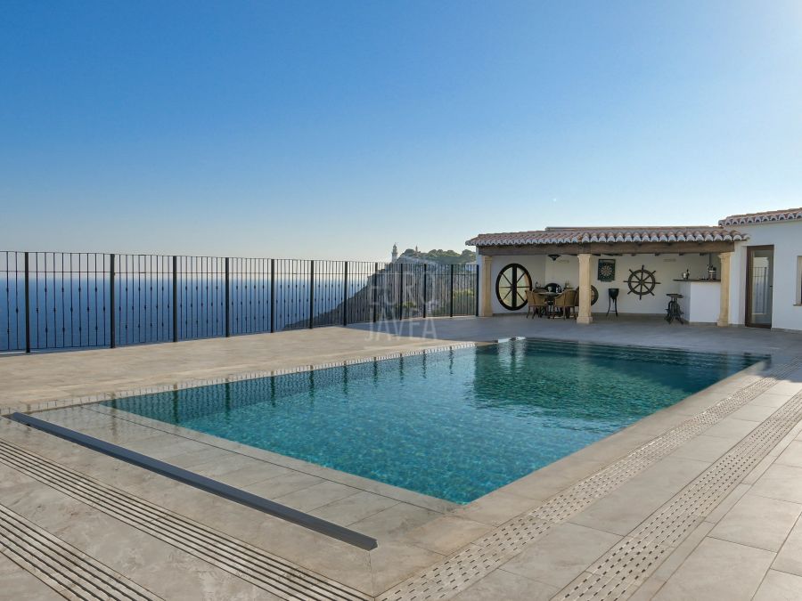 Villa méditerranéenne exceptionnelle Eden en première ligne avec des vues imprenables sur la mer