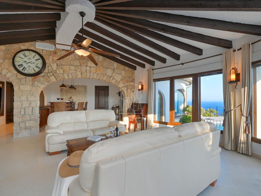 Villa méditerranéenne exceptionnelle Eden en première ligne avec des vues imprenables sur la mer