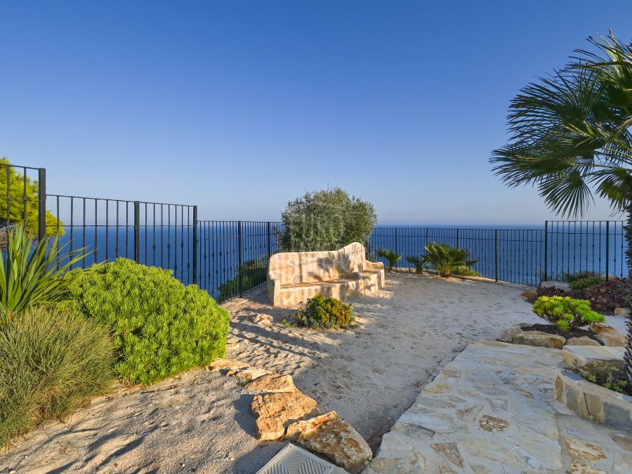 Villa méditerranéenne exceptionnelle Eden en première ligne avec des vues imprenables sur la mer