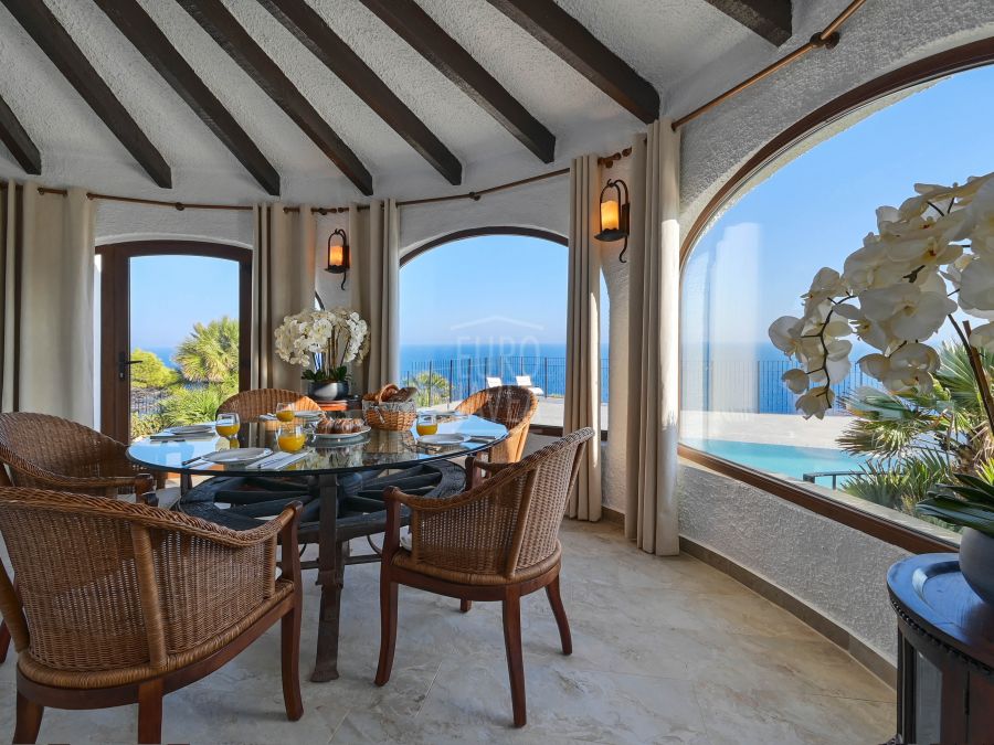 Villa méditerranéenne exceptionnelle Eden en première ligne avec des vues imprenables sur la mer