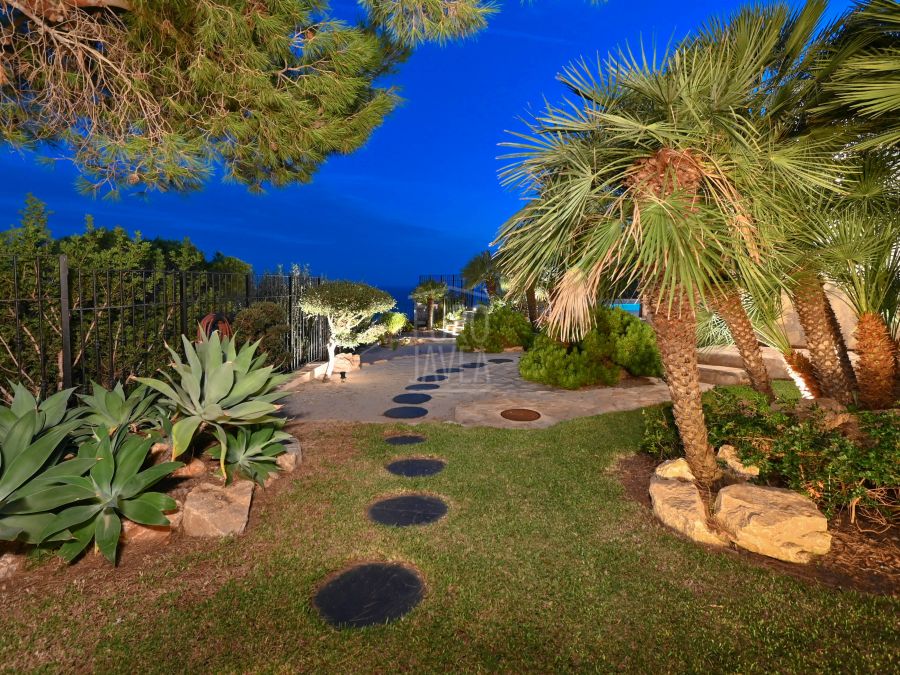 Villa méditerranéenne exceptionnelle Eden en première ligne avec des vues imprenables sur la mer