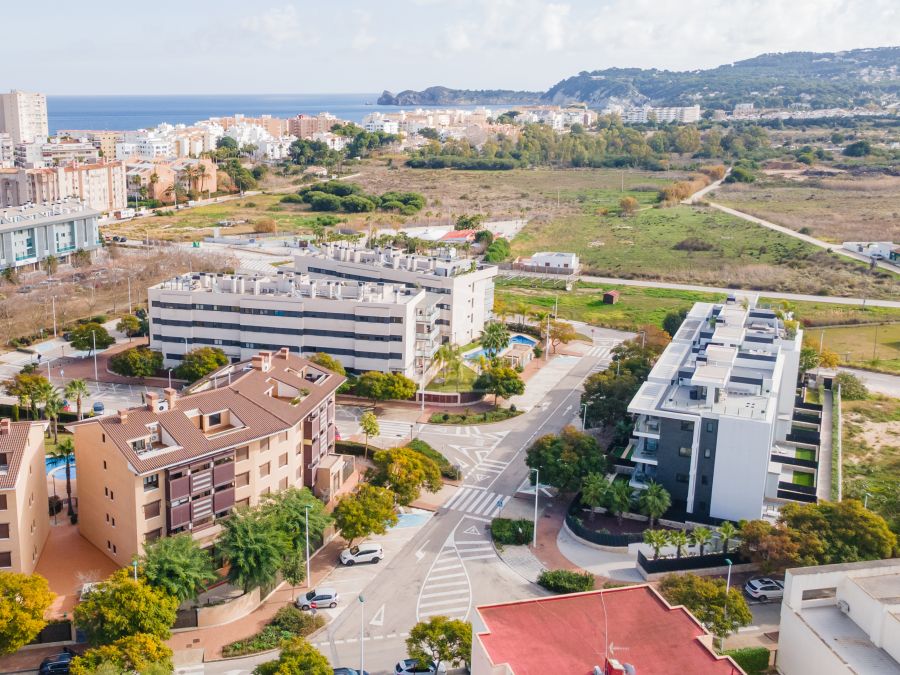 Exclusief appartement op slechts enkele minuten van het Arenal-strand in Jávea, met open uitzicht