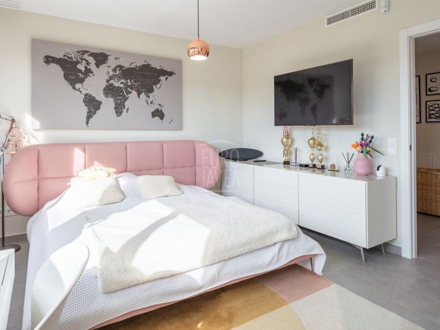 Exclusief appartement op slechts enkele minuten van het Arenal-strand in Jávea, met open uitzicht