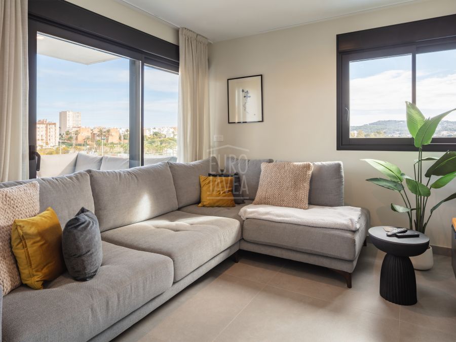 Exclusief appartement op slechts enkele minuten van het Arenal-strand in Jávea, met open uitzicht