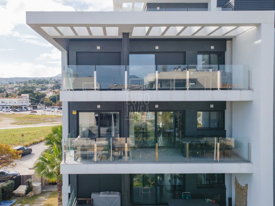 Exclusief appartement op slechts enkele minuten van het Arenal-strand in Jávea, met open uitzicht