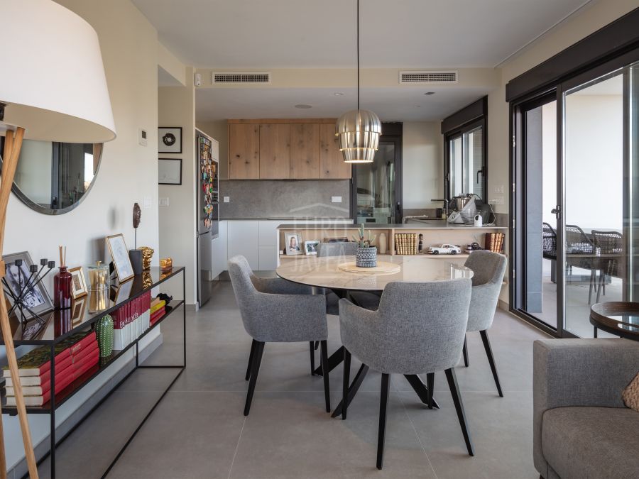 Exclusief appartement op slechts enkele minuten van het Arenal-strand in Jávea, met open uitzicht