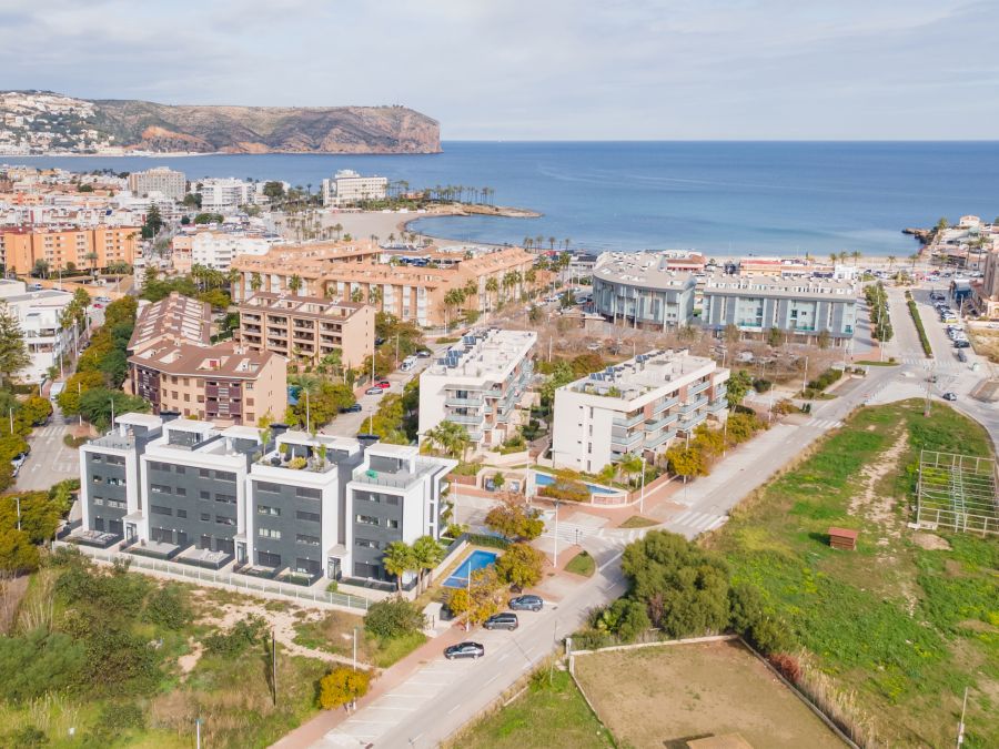 Exclusief appartement op slechts enkele minuten van het Arenal-strand in Jávea, met open uitzicht