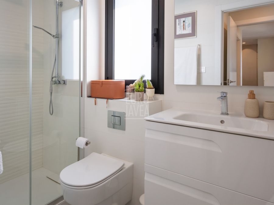 Exclusief appartement op slechts enkele minuten van het Arenal-strand in Jávea, met open uitzicht