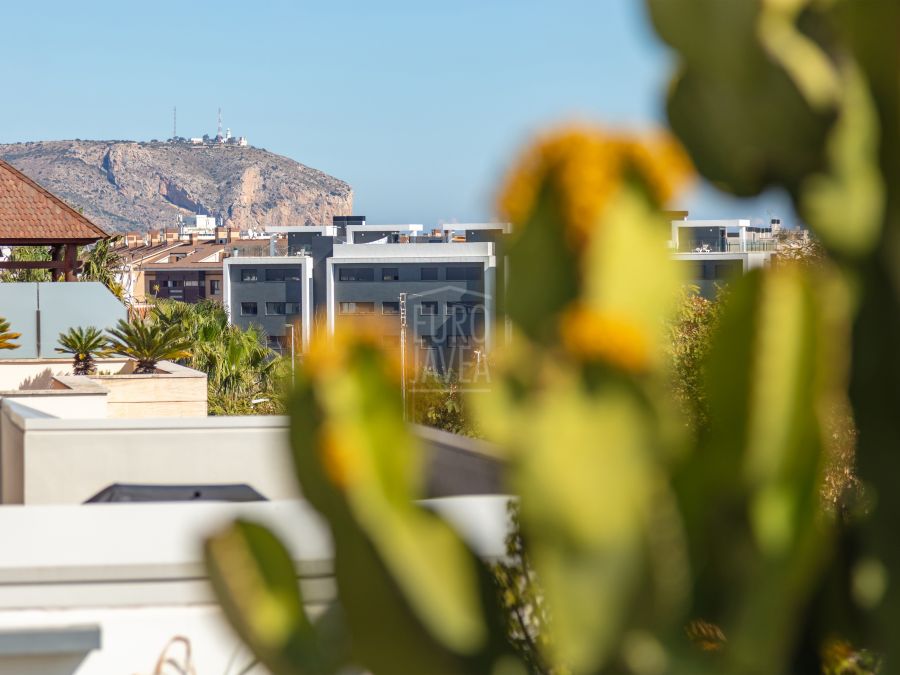Modern duplexappartement met panoramisch uitzicht vlak bij het Arenal-strand in Jávea