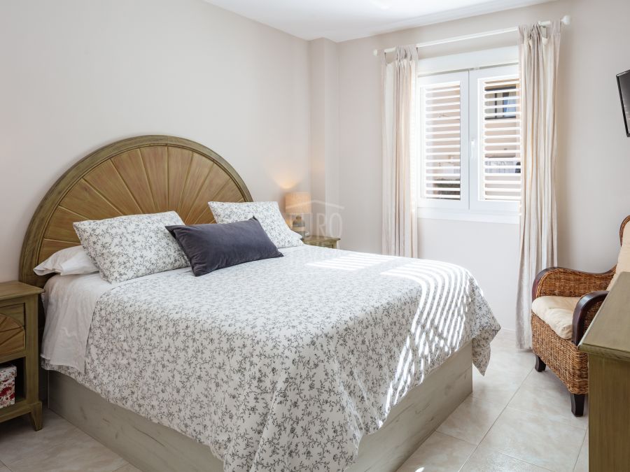 Apartment for sale just a few steps from Arenal Beach and the Port in Jávea, with direct access to the sea.