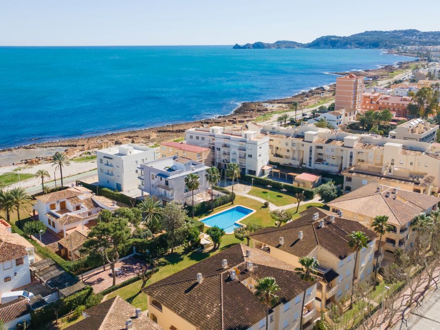 Apartment for sale just a few steps from Arenal Beach and the Port in Jávea, with direct access to the sea.
