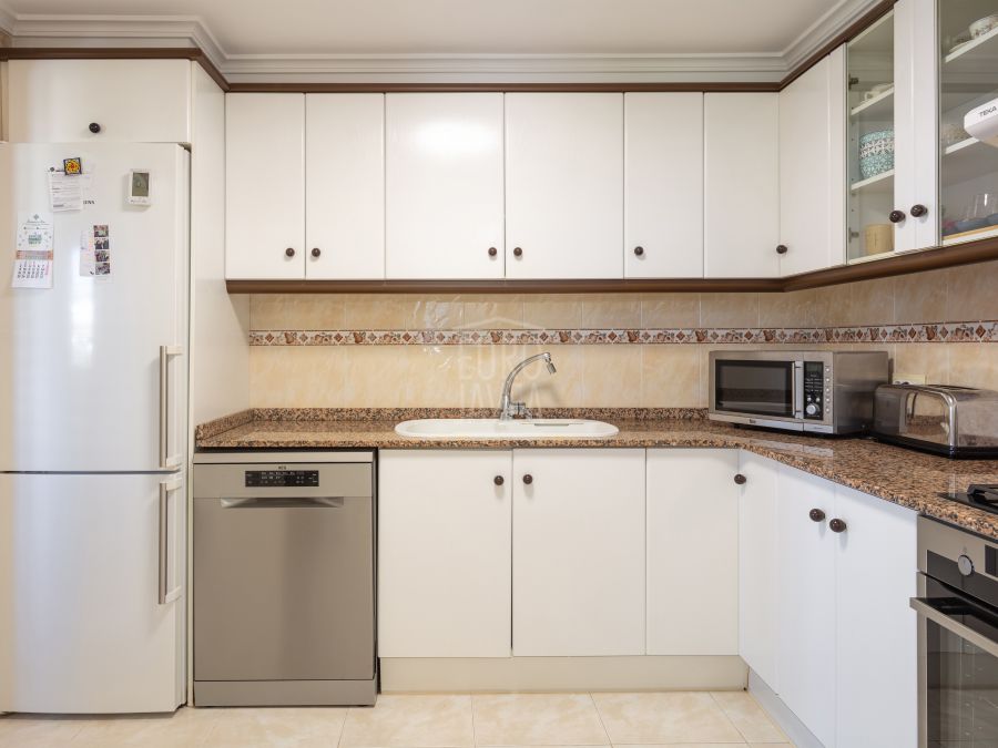 Apartment for sale just a few steps from Arenal Beach and the Port in Jávea, with direct access to the sea.