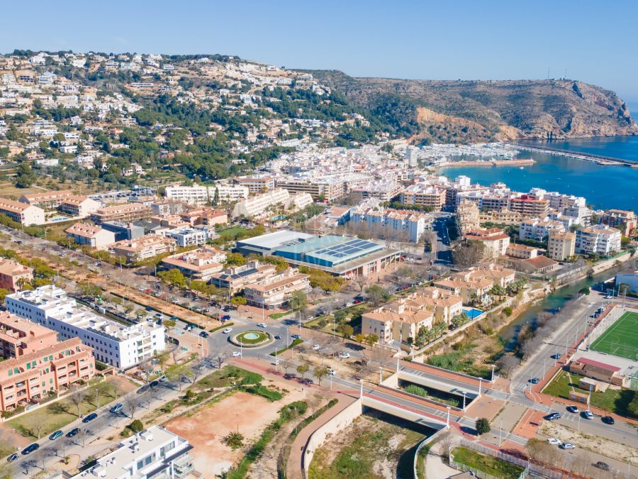 Commercial plot for sale exclusively in the centre of the Port of Jávea. Building licence granted.